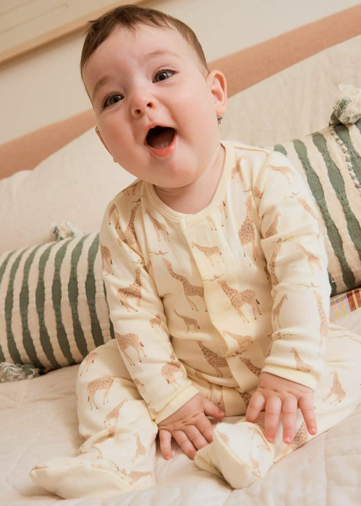 Cream Jolie Giraffe Organic Cotton Magnetic Footie